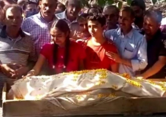 Kashmiri Pandit killed in valley, cremated in Jammu Kashmiri Pandit killed in valley, cremated in Jammu