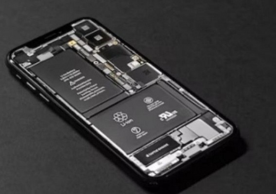 Smartphone makers may be forced to bring back removable batteries Smartphone makers may be forced to bring back removable batteries