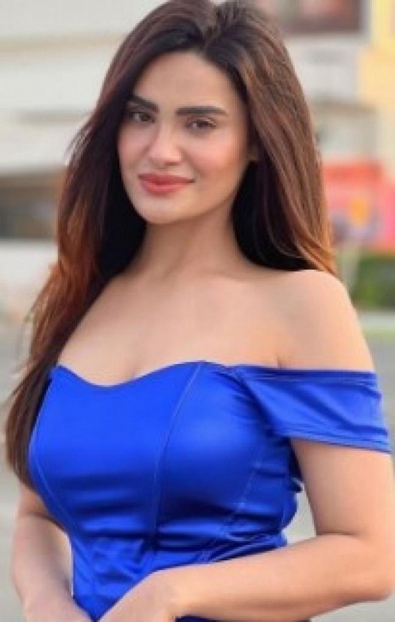Sakshi Dwivedi spills the beans on her recent fight with Sunny Leone Sakshi Dwivedi spills the beans on her recent fight with Sunny Leone