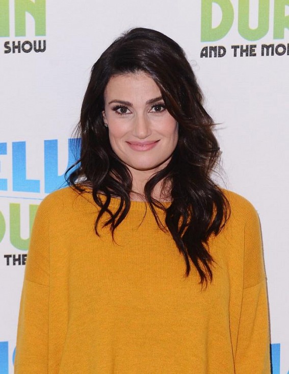 Idina Menzel spotlights Ukrainian girl singing from bunker Idina Menzel spotlights Ukrainian girl singing from bunker