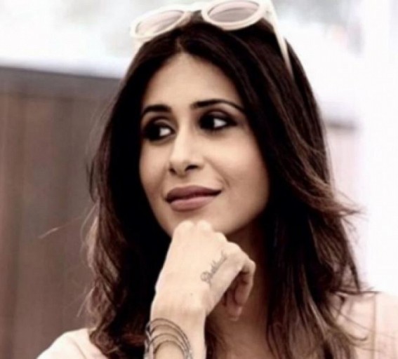Kishwer Merchant: I ditched my usual glamorous look for 'Dear Ishq' Kishwer Merchant: I ditched my usual glamorous look for 'Dear Ishq'