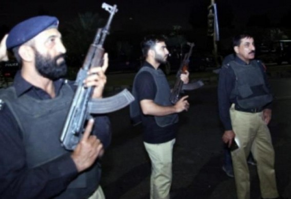 Bullets penetrate through bulletproof jacket killing two policemen in Pakistan Bullets penetrate through bulletproof jacket killing two policemen in Pakistan