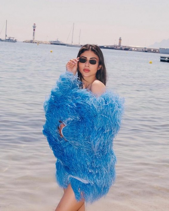 Mouni Roy sent back from airport as she fails to show passport Mouni Roy sent back from airport as she fails to show passport