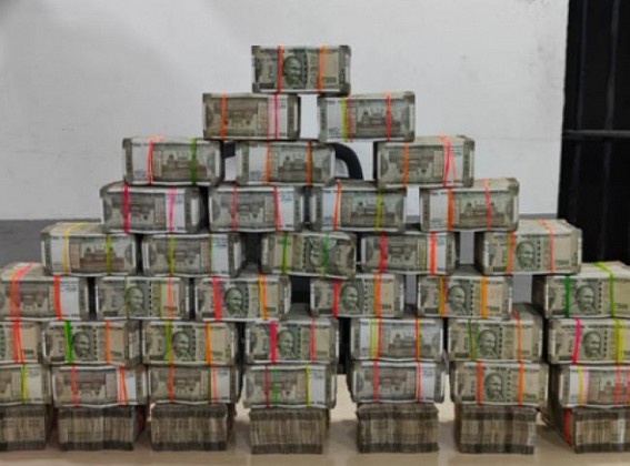 Rs 7.40 crore cash seized in Hyderabad Rs 7.40 crore cash seized in Hyderabad