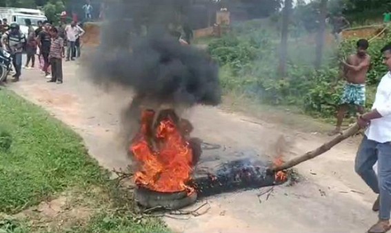 Public Blocked Roads; burnt tires seeking Road Repairing Public Blocked Roads; burnt tires seeking Road Repairing