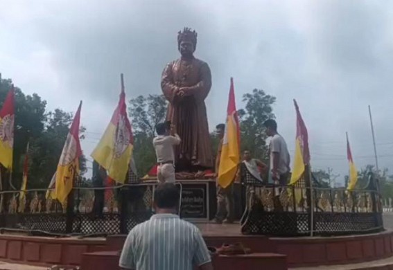 King Bir Bikram Manikya’s statue was found partially damaged King Bir Bikram Manikya’s statue was found partially damaged