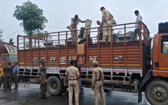 Ganja around a thousand kilos were seized from inside Electric Transformers in Churaibari : Two UP men have been arrested by Police Ganja around a thousand kilos were seized from inside Electric Transformers in Churaibari : Two UP men have been arrested by Police