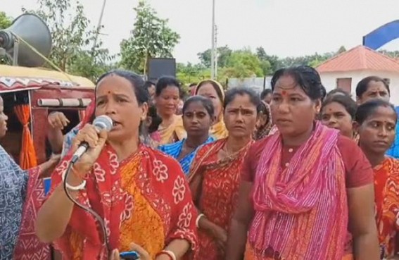 BJP leader’s Poultry Farm spreading toxic smells ; Women continue to protest BJP leader’s Poultry Farm spreading toxic smells ; Women continue to protest