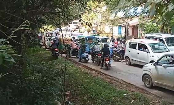 On the Highway, Nowhere to Go: CNG Bus Breaks Down at Lembuchera On the Highway, Nowhere to Go: CNG Bus Breaks Down at Lembuchera